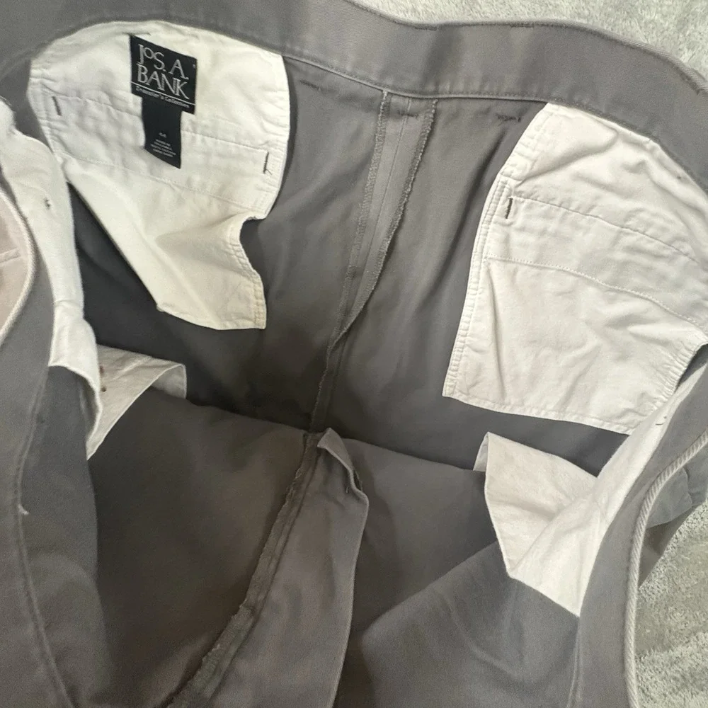 Jos A Bank Men's 43.5 Travelers Gray Chino Shorts Flat Front Casual SEE DESC